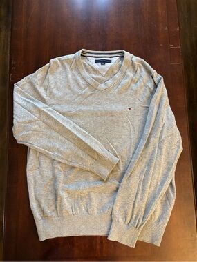 Tommy Hilfiger Men's Heather Gray V-Neck Sweater